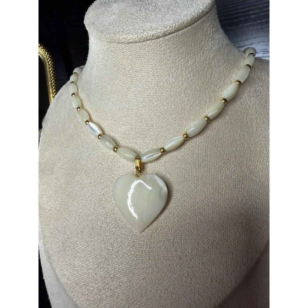 Vintage Mother of Pearl Heart Pendant Necklace Rice Bead Gold Tone 16.5 Inch